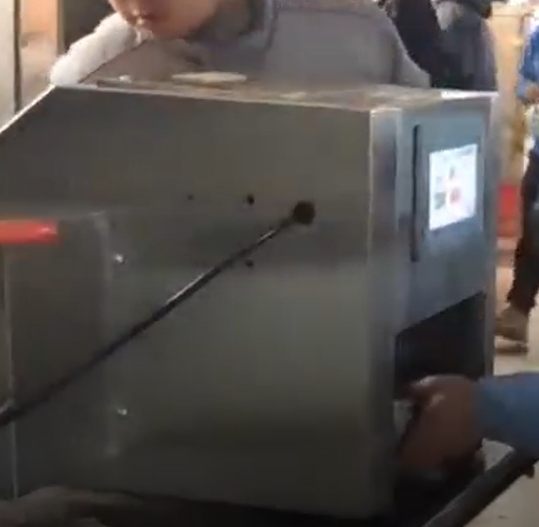 上超智能打菜機(jī)，精準(zhǔn)高效省人力